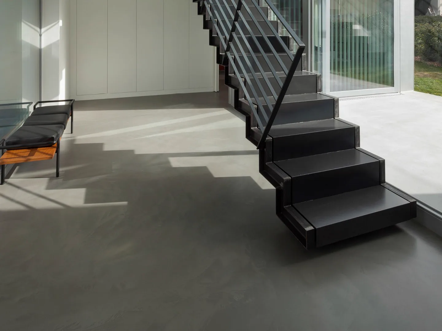 Interior with a staircase and a seamless ErreLAB resin floor